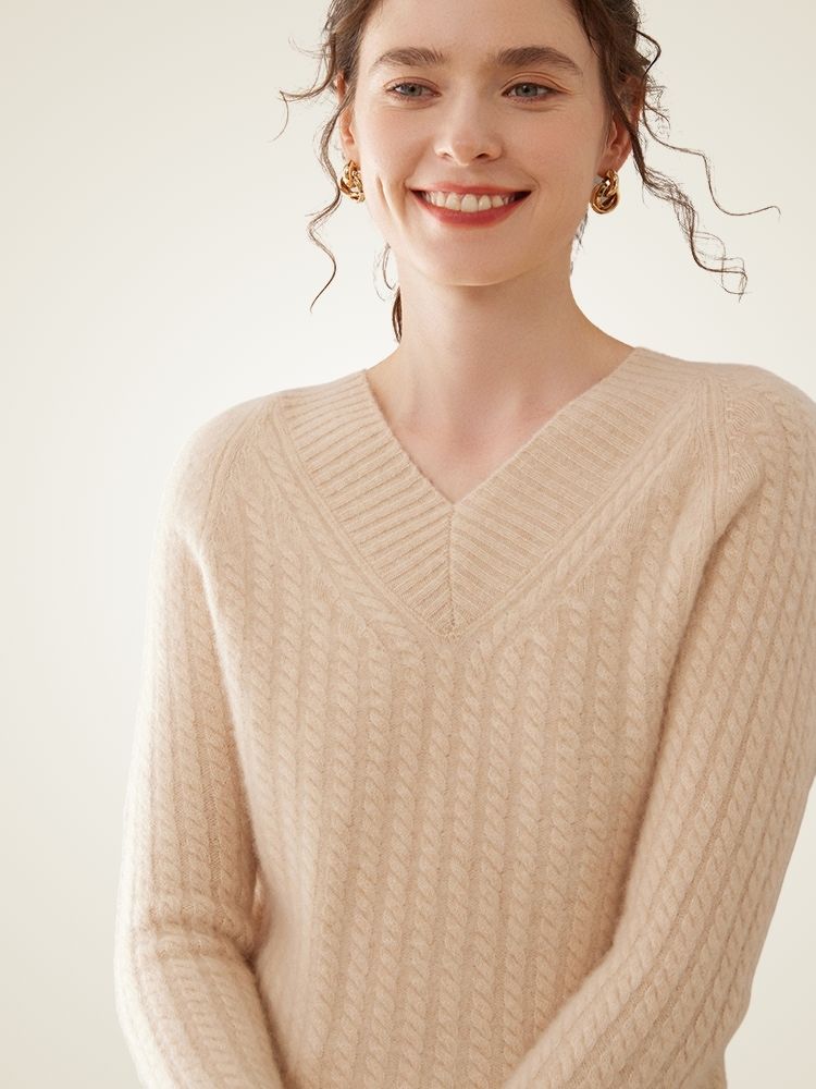 Iliviana - Cable Knit V-Neck Pullover