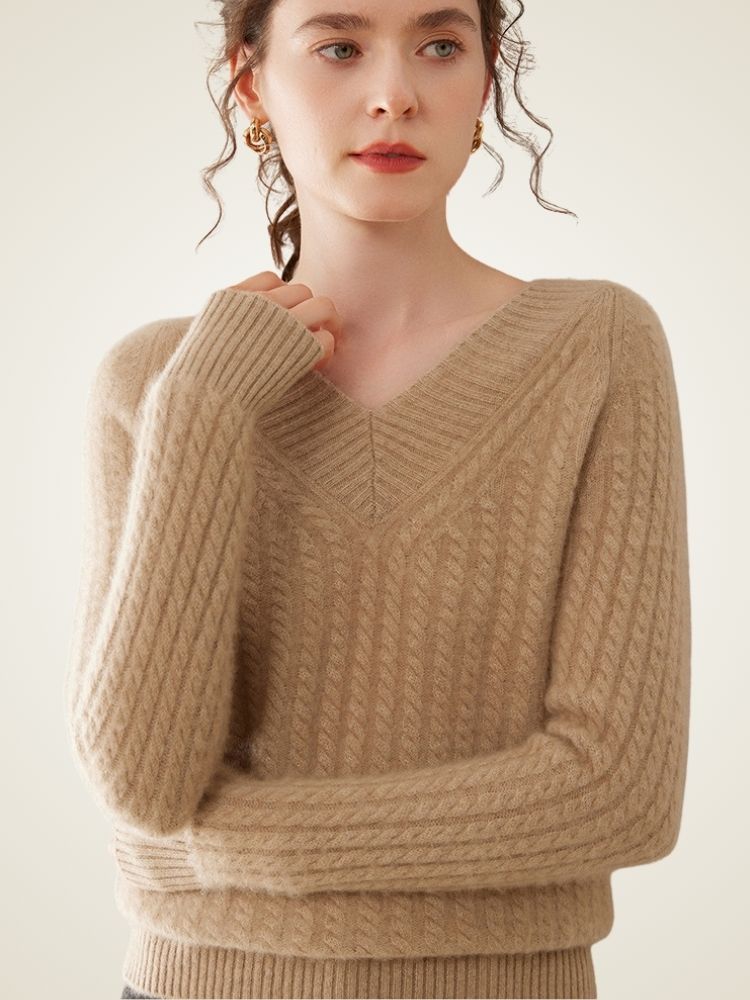Iliviana - Cable Knit V-Neck Pullover