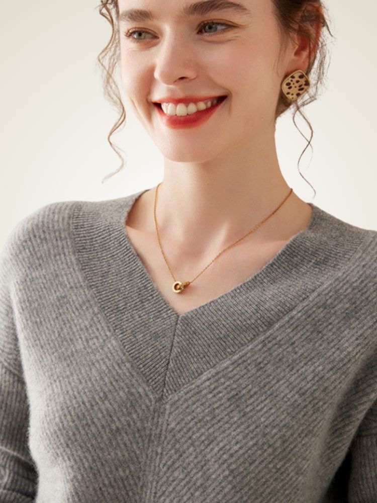 Roselith - Classic V-Neck Cashmere Pullover